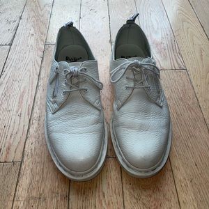 White Dr. martens oxfords